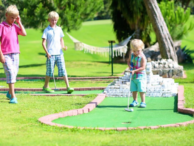 Minigolf in Flachau © Shutterstock 